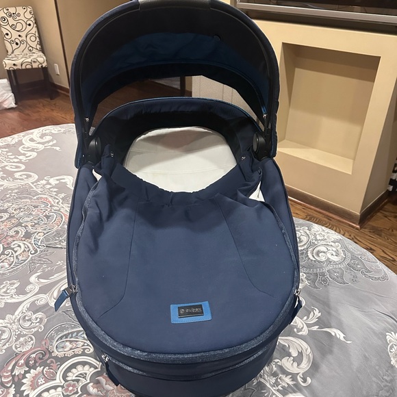 Cybex Navy Blue Baby Bassinet - Picture 6 of 10